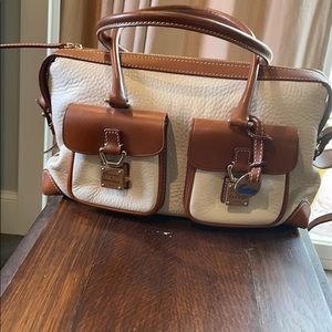 Dooney & Bourke